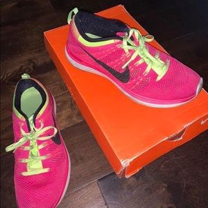 Women’s Nike Tennis Shoes